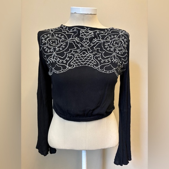MINKPINK Black White Boho Patterned Long Sleeve Crop top Blouse size Medium - Picture 1 of 7